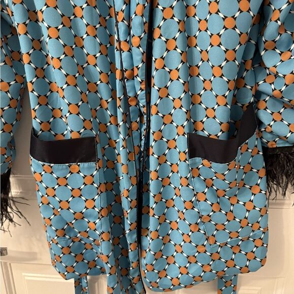 YMHY Blue/Tan Patterned Women's Lounge Wear with Black Ostrich Trimmed Cuffs. - Picture 3 of 8